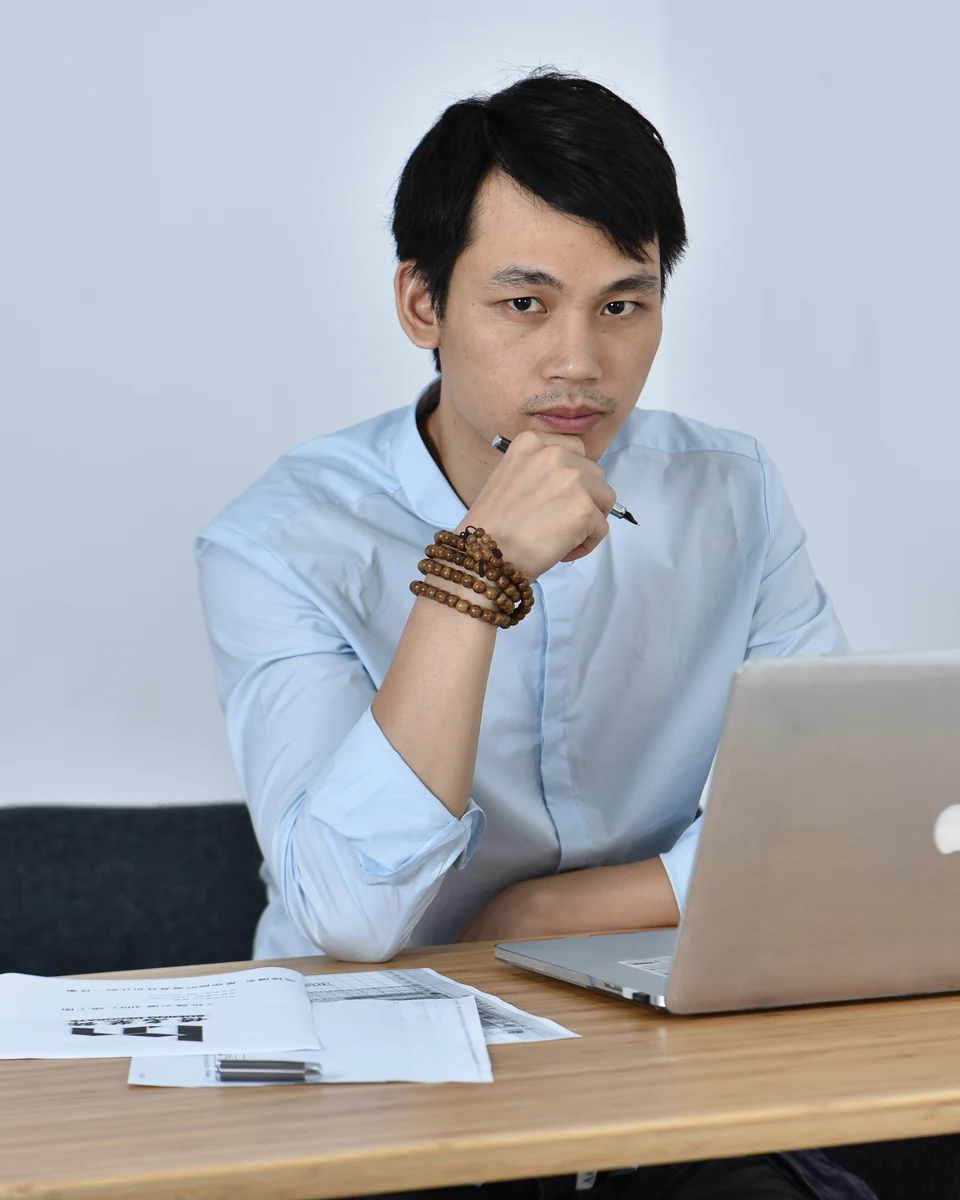 唐培业(校长),20年经验专业沉香师 · 品质评估顾问
