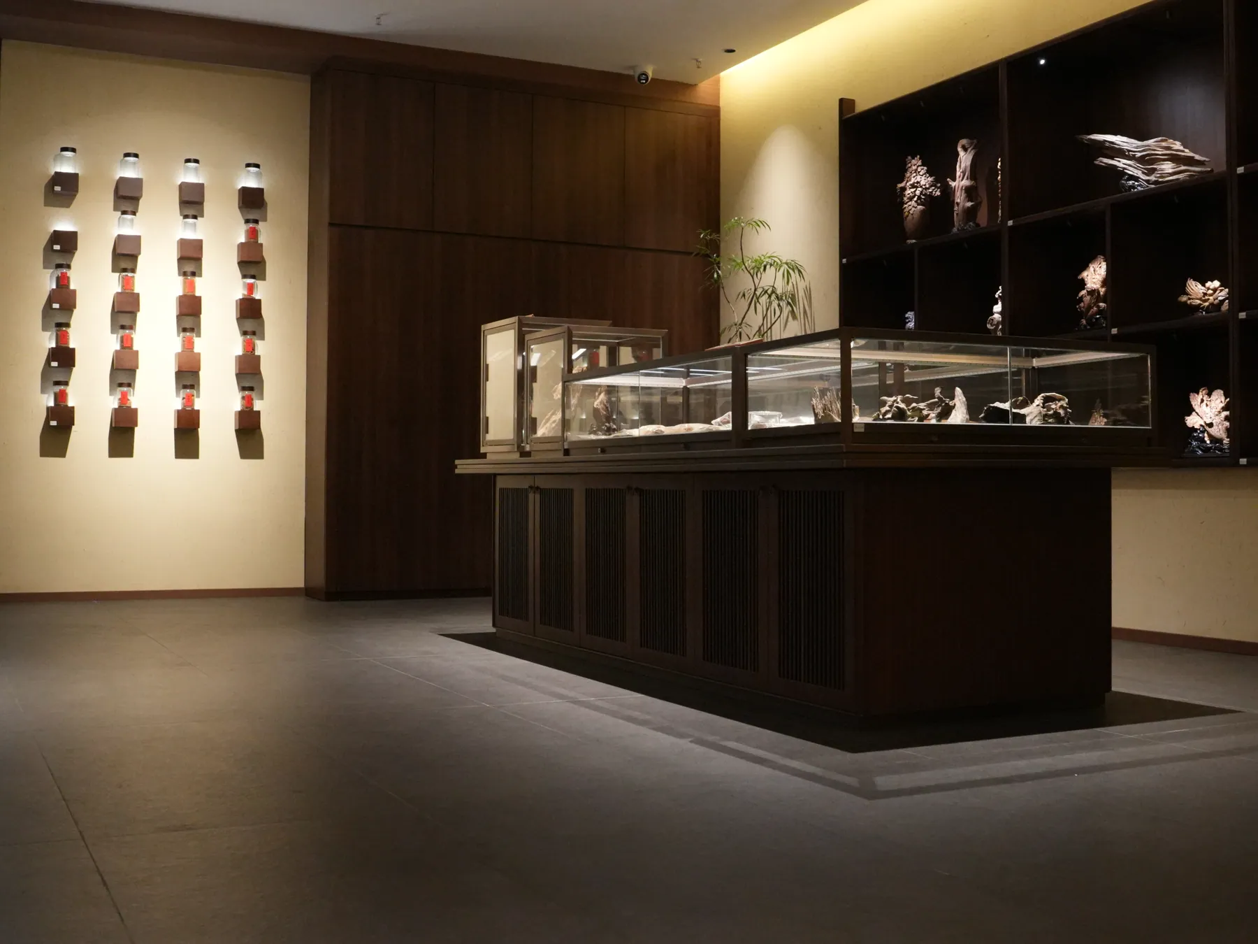 黑盘羊门店原材与雕件展柜